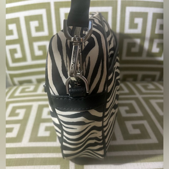 SOLD! Michael Kors Jet Set Charm Pocket Large Signature Clutch Crossbody Bag - Picture 3 of 6